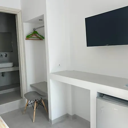 Pattys Desing Suites- Private Hot Tub With Yard- Fira Center Hotel *