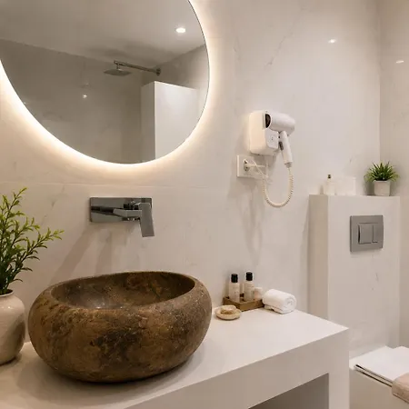 Pattys Desing Suites- Private Hot Tub With Yard- Fira Center