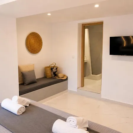 Pattys Desing Suites- Private Hot Tub With Yard- Fira Center Hotel *