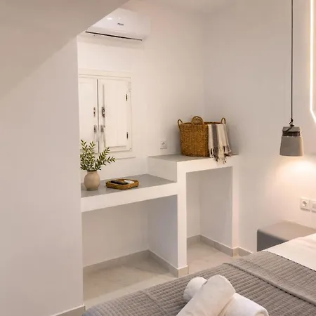 Pattys Desing Suites- Private Hot Tub With Yard- Fira Center Hotel *