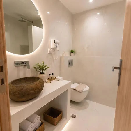 Pattys Desing Suites- Private Hot Tub With Yard- Fira Center