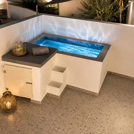Pattys Desing Suites- Private Hot Tub With Yard- Fira Center