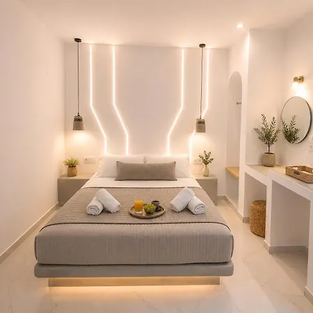 Pattys Desing Suites- Private Hot Tub With Yard- Fira Center * Firostefani