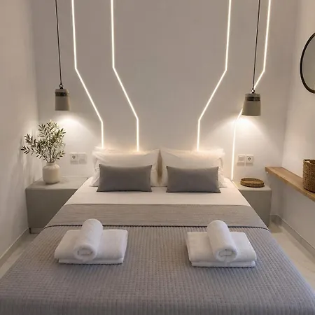 Hotel Pattys Desing Suites- Private Hot Tub With Yard- Fira Center *